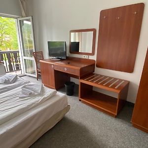 Pokój z łóżkiem king-size